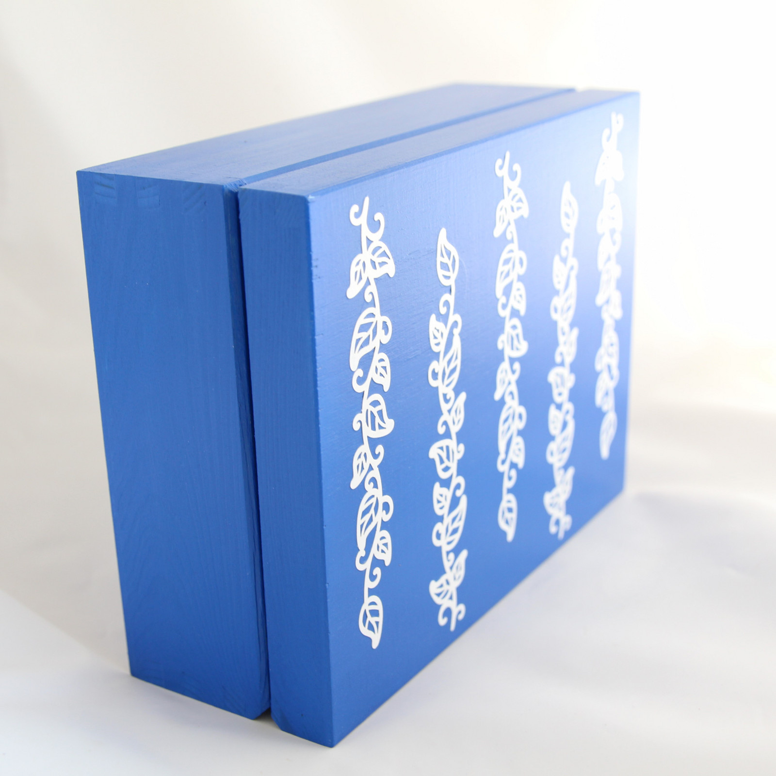 1.1 Krabička - Modrá, s bílými větvičkami
